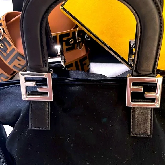 💐FENDI BLACK SATCHEL WITH LEATHER HANDLES AND LEASH POUCH - Picture 3 of 11